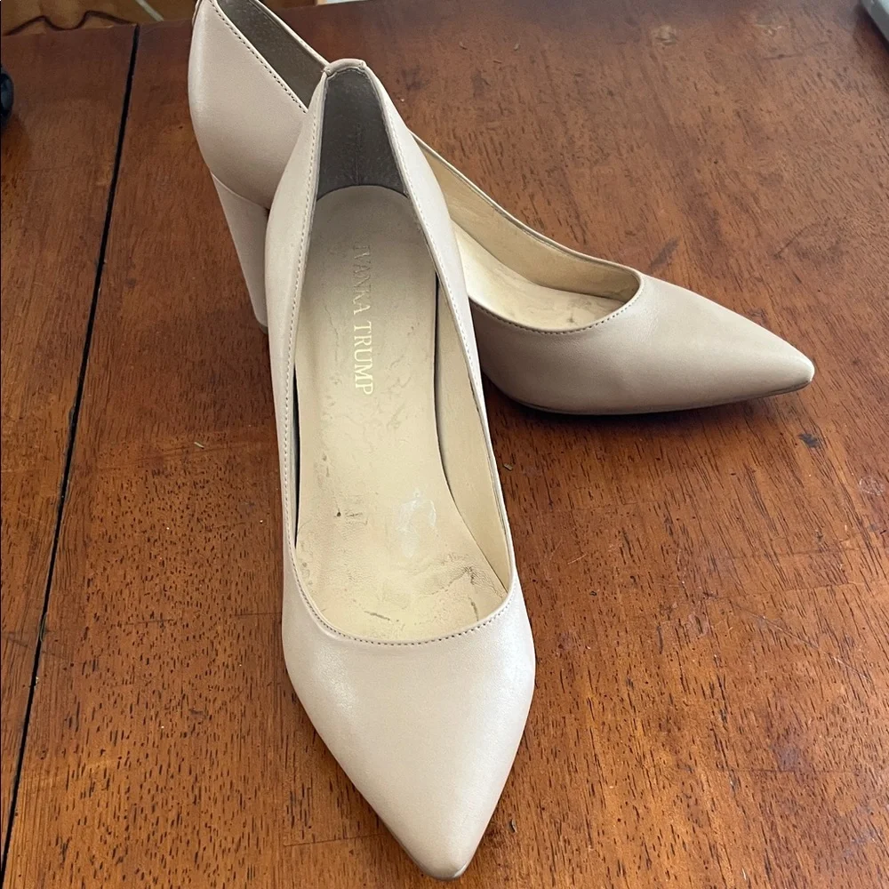 Ivanka Trump Beige Pointed-Toe Leather Pumps - Picture 1 of 3